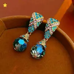 クリスタル装飾のダングルピアス　カジュアル　エレガント　個性的　ブルー