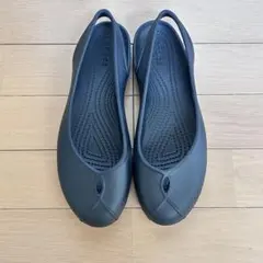 Crocs ブラック フラットサンダルのサムネイル