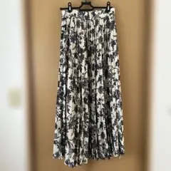 花柄プリーツロングスカート ホワイト/ブラック