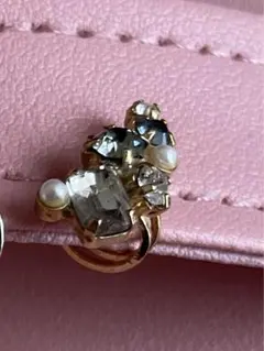 美品　イヤーカフ　片耳用 ブルー クリスタルやパール　金具はゴールド