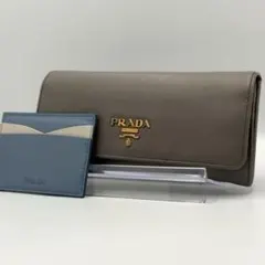 【レア✨】PRADA グレー　サフィアーノ　長財布 レザー　パスケース付き レア✨】PRADA スカイブルー サフィアーノ 長財布 レザー パスケース
