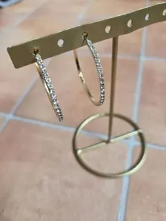 ゴールド ストーン付きフープピアス