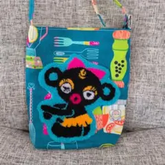 ハンドメイド ダッコちゃん　パンチニードルサコッシュ ショルダーバッグ