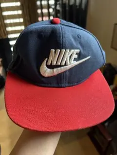NIKE キャップ ネイビー レッド 刺繍ロゴ★56cm気にならない中古です！