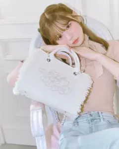 フリンジツイードトートバッグS ホワイト 新品未使用 完売品のサムネイル