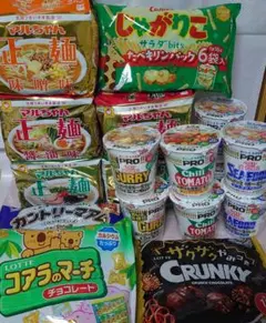 食品まとめて　袋麺25袋　カップ麺8個　じゃがりこ　コアラのマーチのサムネイル
