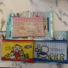 キャンドゥ　セリア　サンリオキャラクターズ フラットポーチ