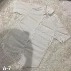 【ユニクロ】白シャツ 半袖襟付きシンプル