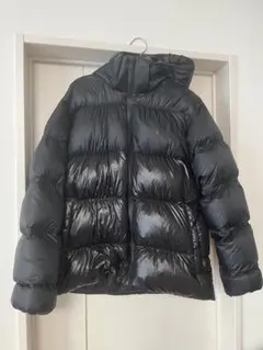 adidas ブラック ダウンジャケット フード付き