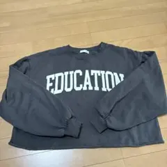 Ｈelm 裏起毛EDUCATIONプリント クロップドスウェット ダークグレー