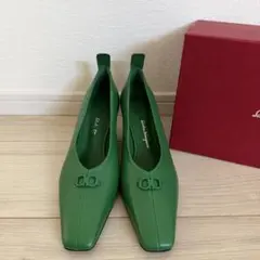Salvatore Ferragamo フェラガモ グリーンパンプス(5.5)のサムネイル