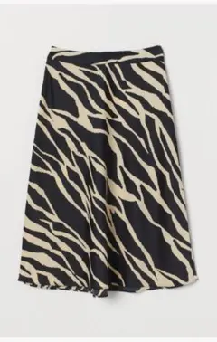 H&M 新品未使用　⚫︎サイズ34 フレアスカート アニマル柄　サテン