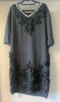 グレースコンチネンタル 花柄 バラ刺繍 襟元ビジュー 半袖ワンピース ドレス