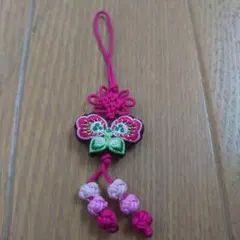 蝶の刺繍携帯ストラップ