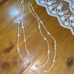 パール調ビーズとクリスタルビーズの２連ネックレス