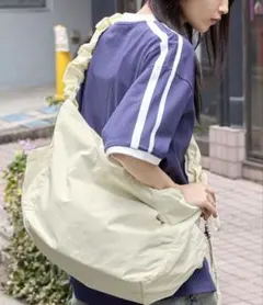 あ*け様 ギャザー撥水ナイロン リングジップ ビッグショルダーバッグ