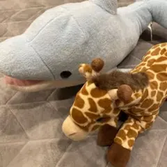 トイザらス　イルカ　キリン　ぬいぐるみのサムネイル