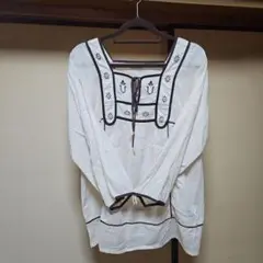 刺繍入り長袖ブラウス　3L