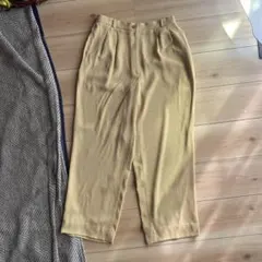 新品未使用　日本製　イエロー　ワイドパンツ プリーツ入り