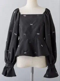 NICE CLAUP リボン　刺繍 ペプラムブラウス　ブラック　ナイスクラップ