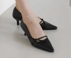 新品　SAPPUN 黒のポインテッドトゥパンプス 24.5 7cmヒールのサムネイル