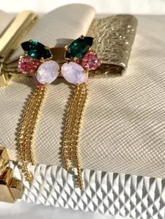 お花をイメージした春らしいピアス