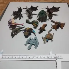 モンスターハンター　モンスター図鑑　フィギュアセット