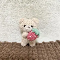 ＊くまと苺のあみぐるみキーホルダー＊