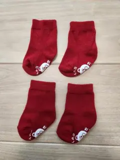 アカチャンホンポ　赤ちゃんの日デザイン 赤い靴下 9-12cm 2セット