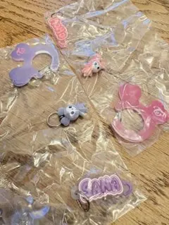 TWICEラブリーアクリルカラビナフロッキーマスコットキーホルダー　サモ