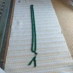 緑色石の房付き数珠