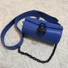 チャールズアンドキース　ロール型　ショルダーバッグ　青