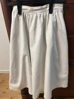 GU ミディアム丈　フレアスカートMサイズ　アイボリー