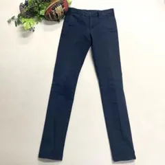 新品！UNIQLO ウルトラストレッチスキニーフィットチノ　ネイビー メンズのサムネイル