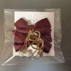 ワインレッド リボンバレッタ 揺れるチャーム付き 地雷系 ヘアピン