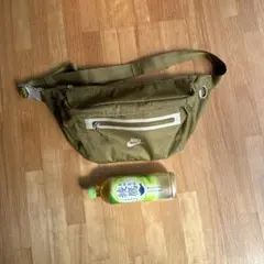 Nike ボディバッグ オリーブグリーン
