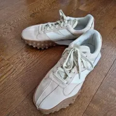 ニューバランス　スニーカー