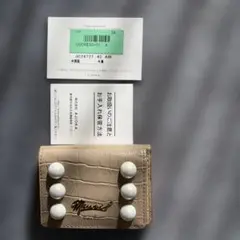 MUVEIL 三つ折り財布 クロコ型押し パール装飾 ベージュのサムネイル