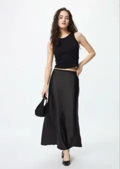 ユニクロ　サテンスカート ポリエステル100%