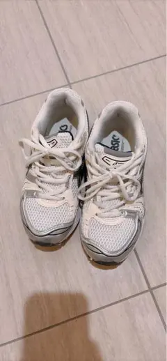 スニーカー　アシックス