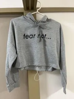 fear not... ロゴ入り ショート丈パーカー グレー