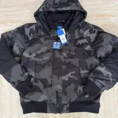 adidas ブラックカモフラージュ ダウンジャケット