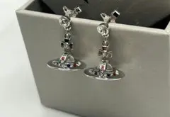 ヴィヴィアン　ミニオーブ　ピアス