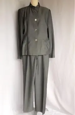 パンツスーツ