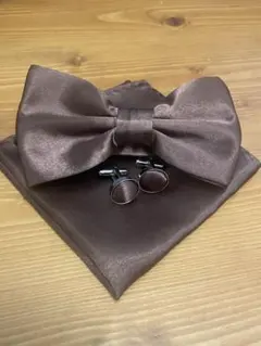 ブラウン 蝶ネクタイ チーフ カフスボタン 3点セット