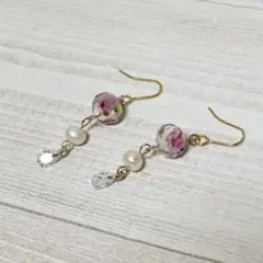 花柄ガラスビーズ&淡水パール、人工ダイヤ　ピアス