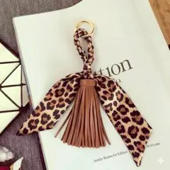 バッグチャーム キーホルダー おしゃれ スカーフ タッセルエレガント ブラウン