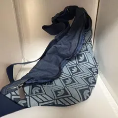 adidas 幾何学模様 ボディバッグ ネイビー