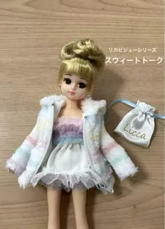 リカちゃん　洋服　BIGワッペン♡パーカー　White ハンドメイド リカちゃん 洋服 BIGワッペン♡パーカー White ハンドメイド