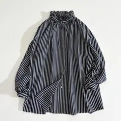 美品 マルティニーク 美品 ギャザーボウタイブラウス ストライプ フリル リボンのサムネイル